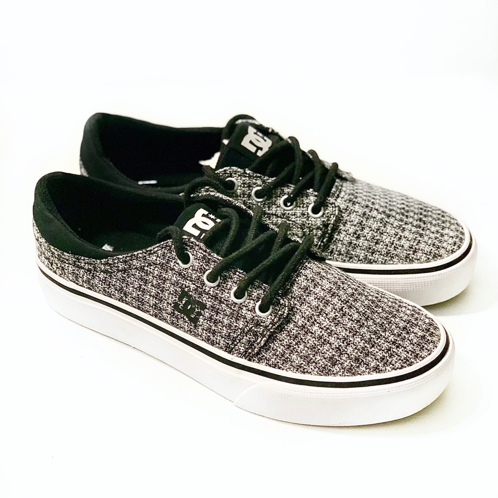 DC skate shoes